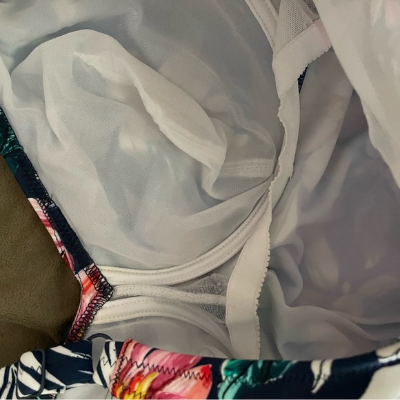 2 EUC underwire, one-piece swimsuits - Picture 3 of 11